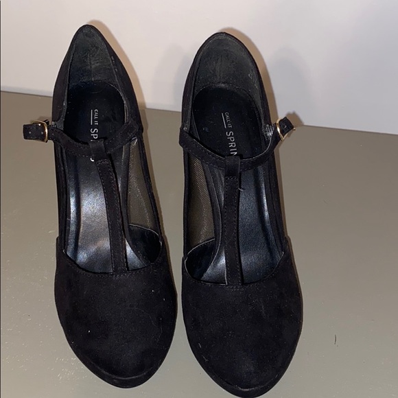 Call It Spring Black Heel!! - Picture 2 of 5